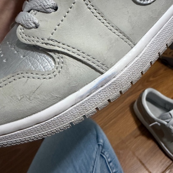 Nike Air Jordan 1 Retro Low OG l Metallic Silver Size 8.5. comes with box